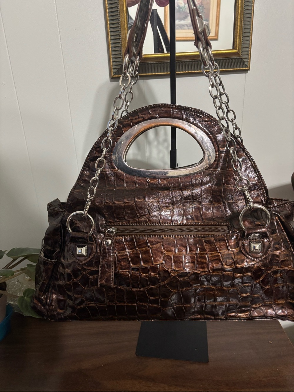 Y2K Croc-Embossed Brown Shoulder Bag with Silver Chain Straps - Picture 8 of 11